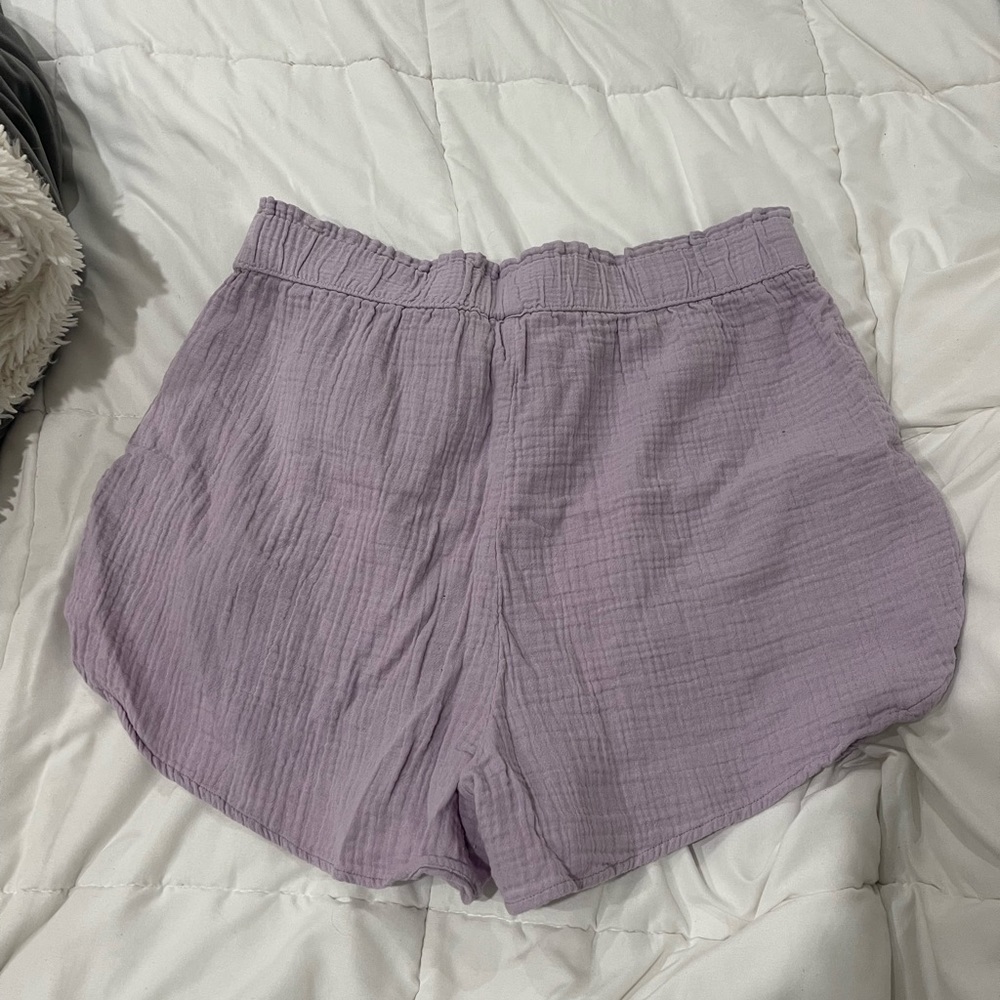 Target Universal Threads Shorts - Picture 2 of 3